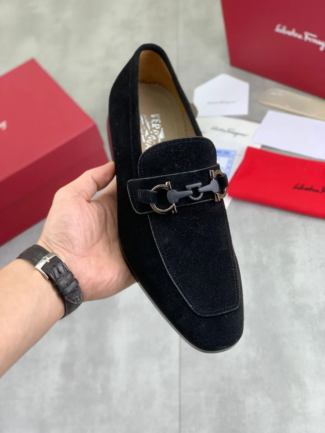 Men's men's shoes 💰P600💰[New model] High quality water-dyed cowhide 🆘[Salvatore Ferragamo] Ferragamo's latest casual business leather shoes for men! Listed simultaneously! The fabric is made of specially imported original calfskin, and the interior is made of imported water-dyed cowhide. It is absolutely luxurious and leads the fashion trend. High-end rubber outsole, size: 38-44 (45 and 46 can be customized) 5️⃣ colors available